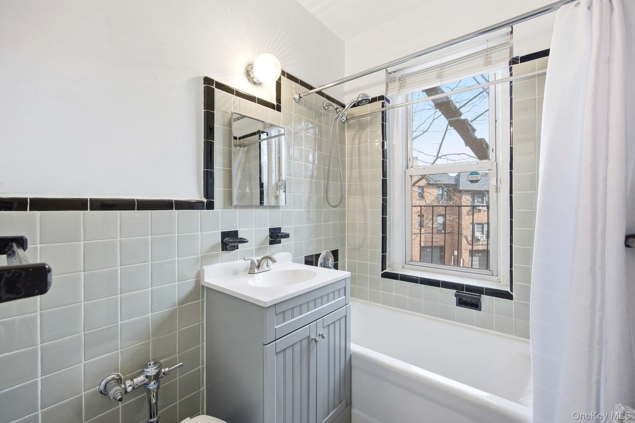 #12 photo, 12416 84th Road, Kew Gardens , NY 11415