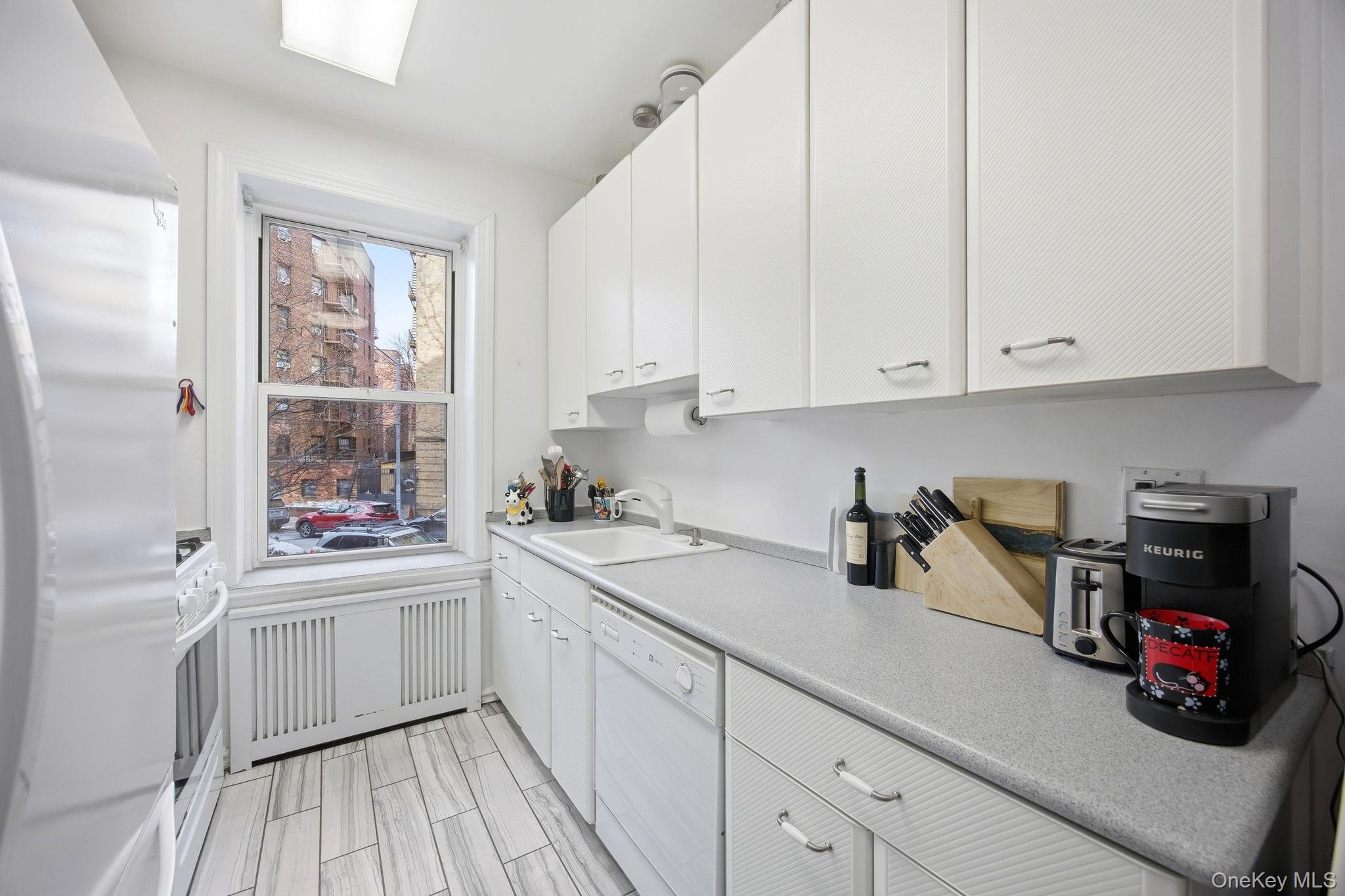 #9 photo, 12416 84th Road, Kew Gardens , NY 11415