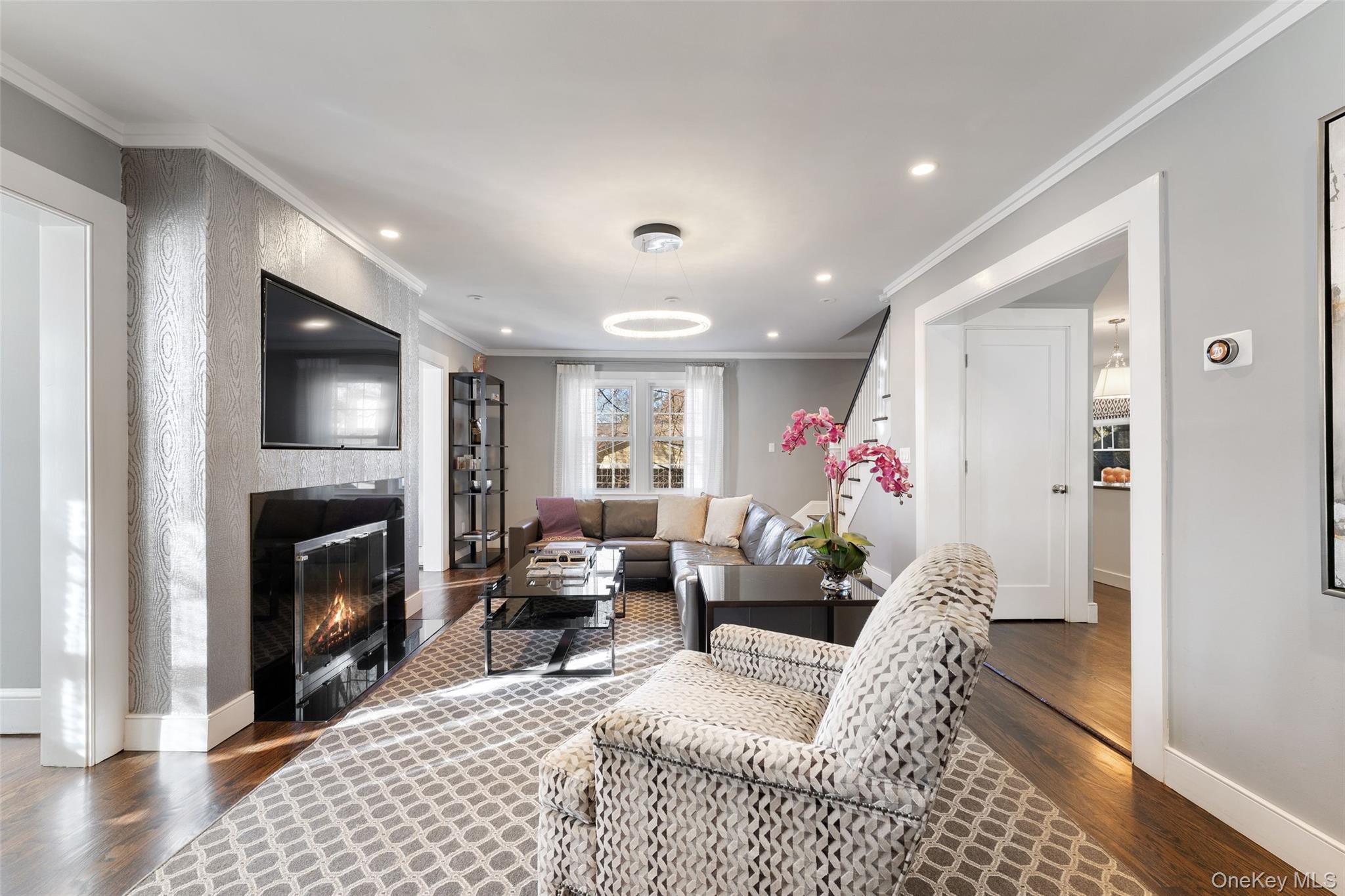 #5 photo, 29 Dobbs Terrace, Scarsdale , NY 10583