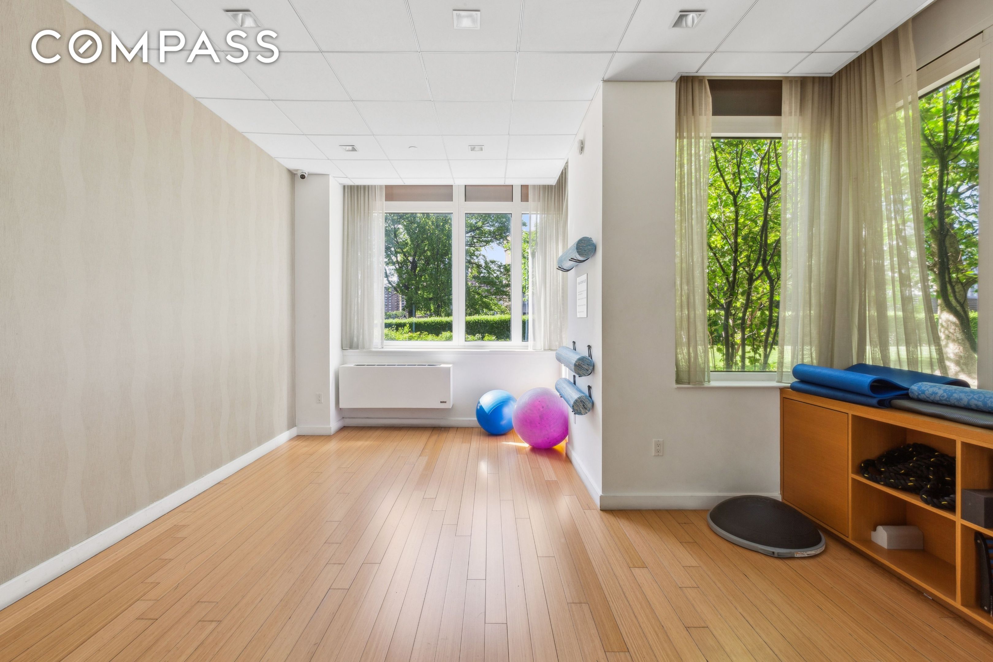 #17 photo, 415 Main Street, מנהטן Roosevelt Island , NY 10044