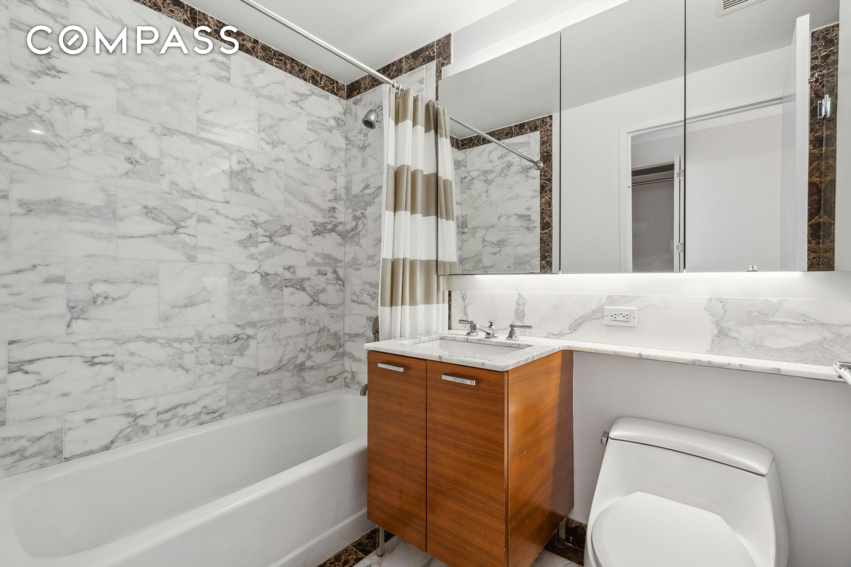 #8 photo, 415 Main Street, מנהטן Roosevelt Island , NY 10044