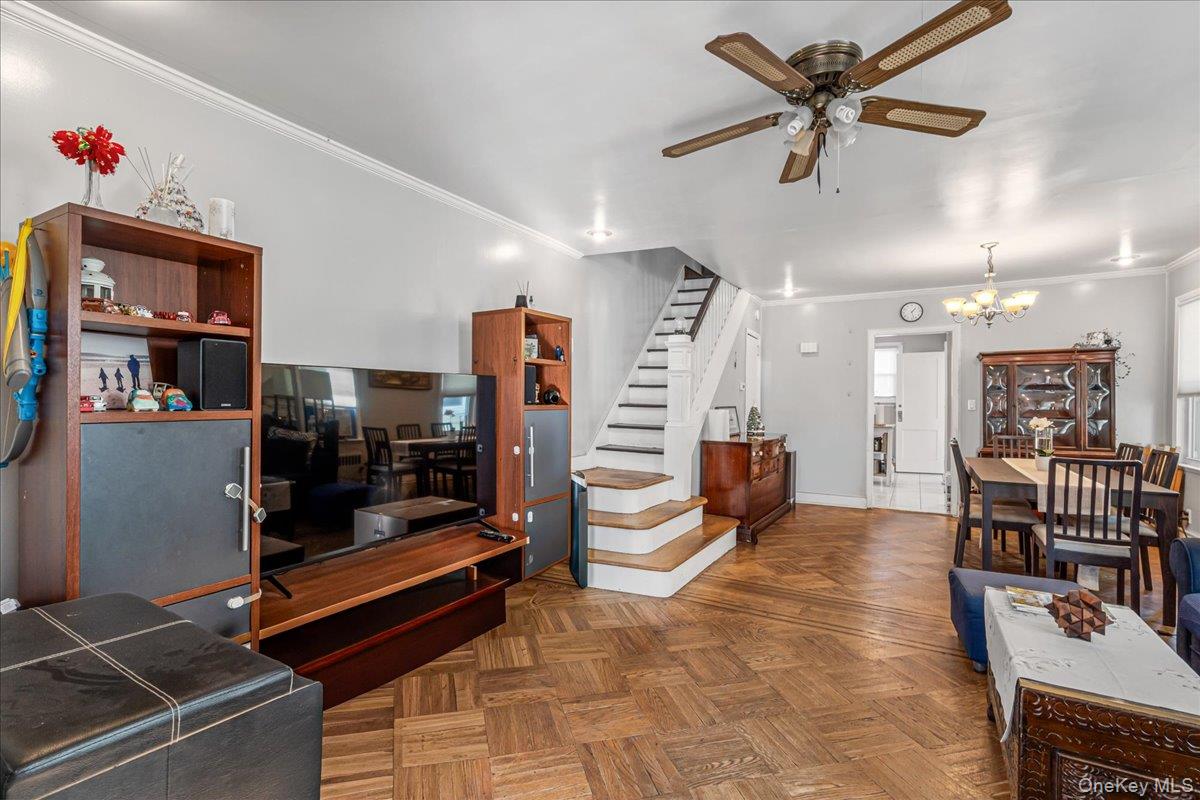 #4 photo, 8913 213th Street, 뉴욕퀸즈 Queens Village , NY 11427