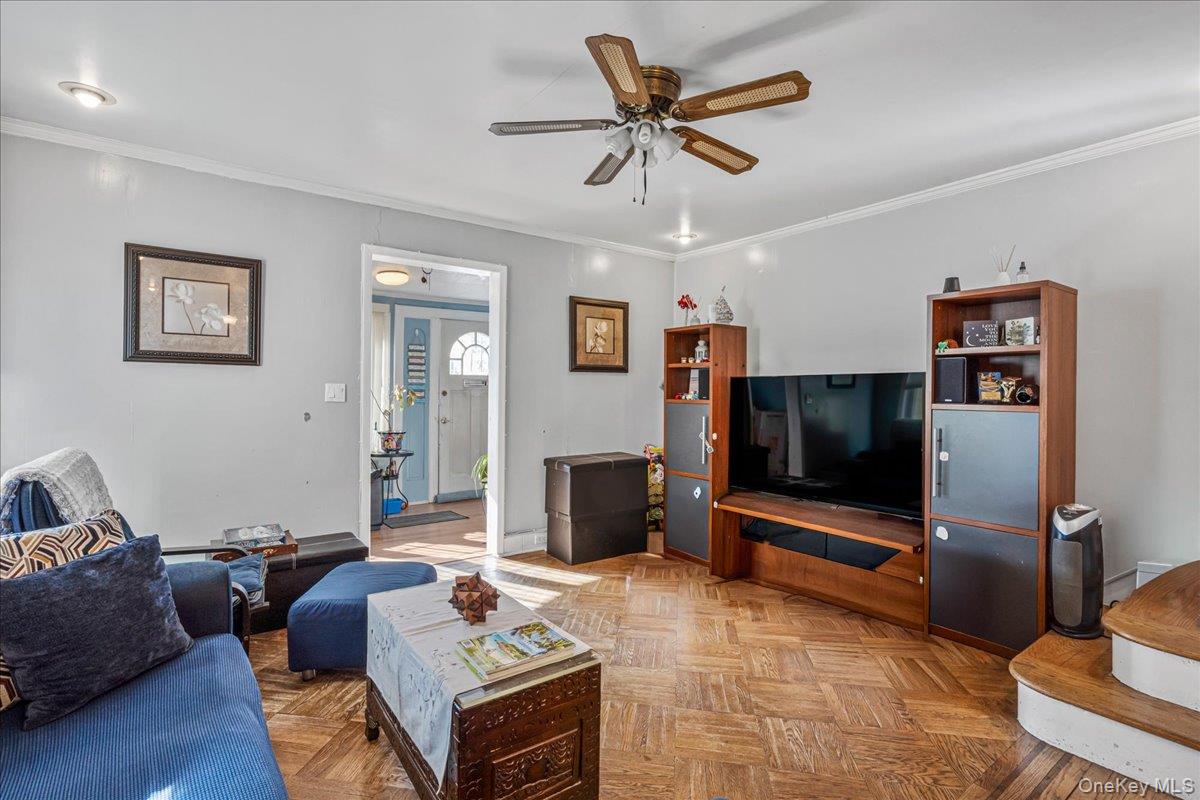 #5 photo, 8913 213th Street, 뉴욕퀸즈 Queens Village , NY 11427