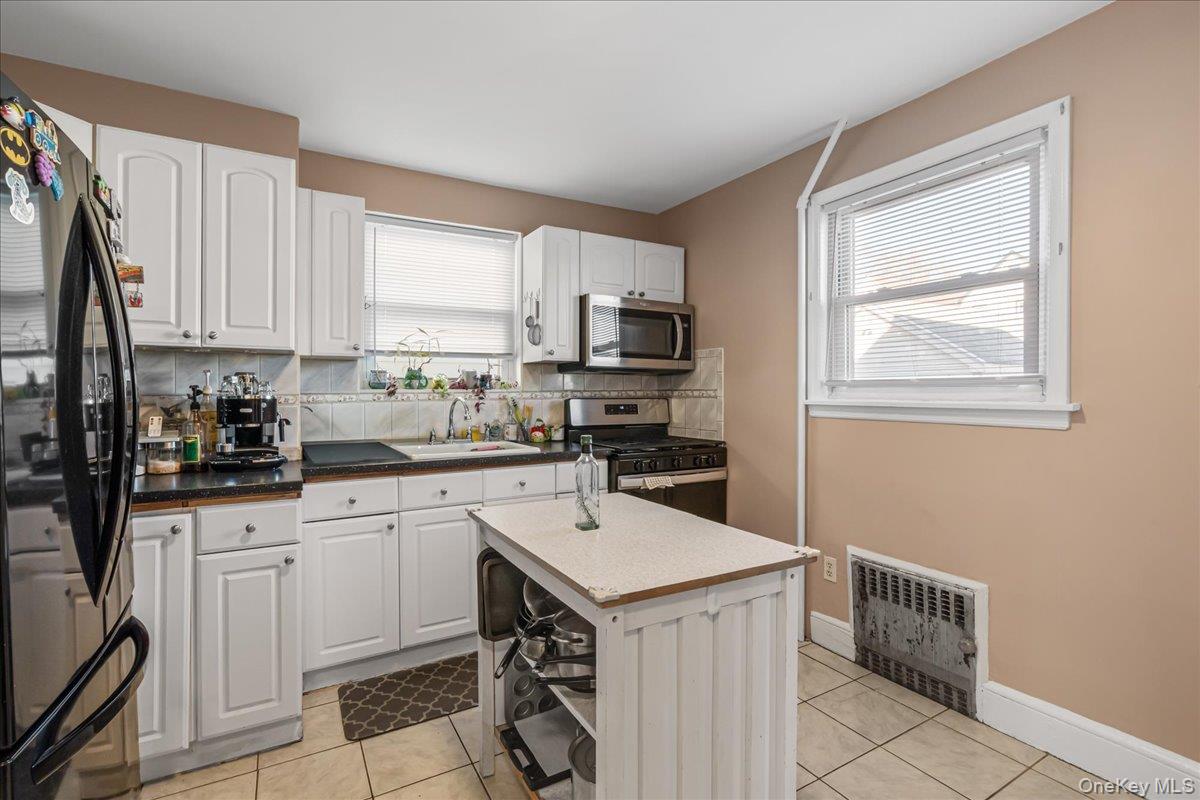 #8 photo, 8913 213th Street, 뉴욕퀸즈 Queens Village , NY 11427