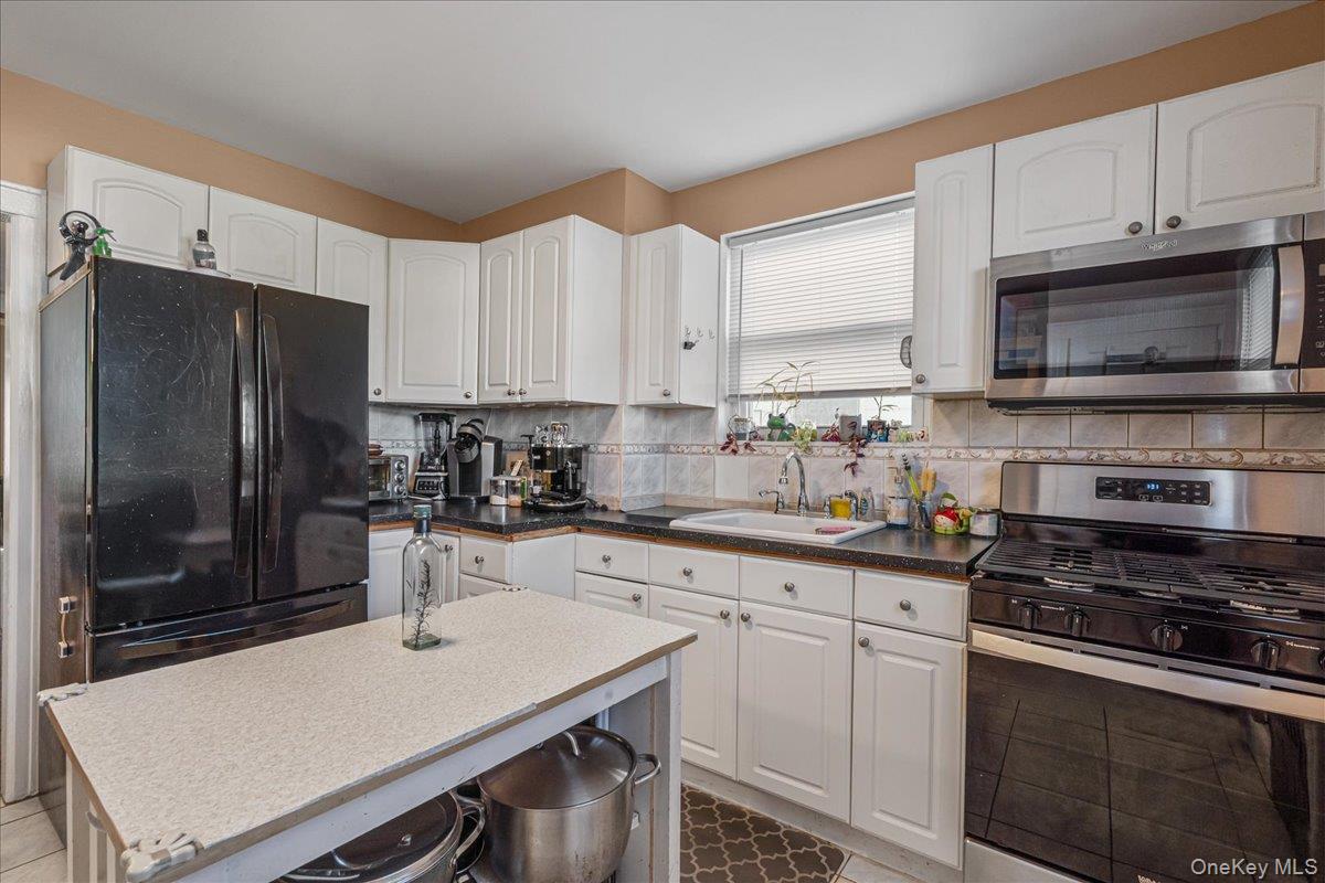 #9 photo, 8913 213th Street, 뉴욕퀸즈 Queens Village , NY 11427