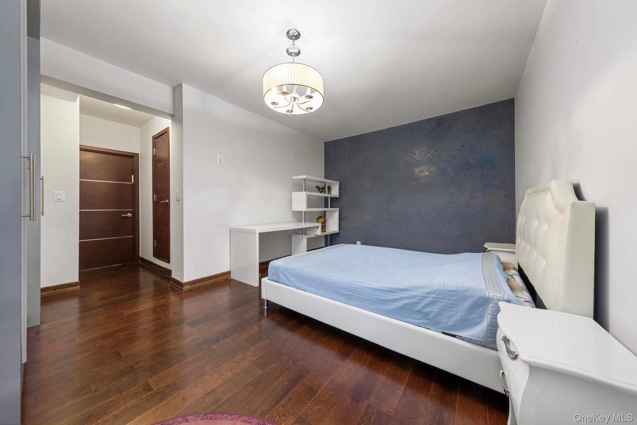 #11 photo, 99-72 66th Road, كوينز Rego Park , NY 11374