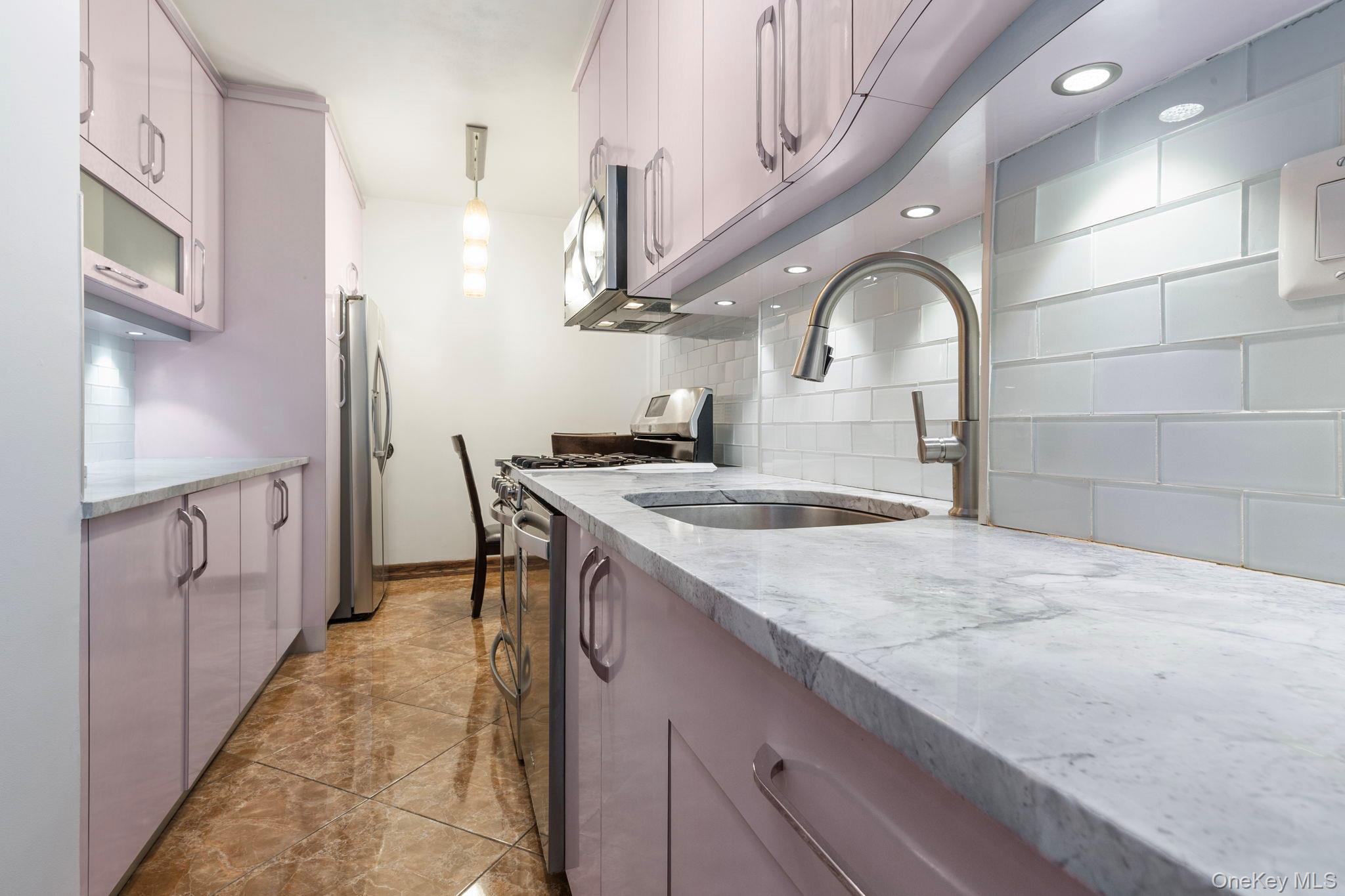 #4 photo, 99-72 66th Road, كوينز Rego Park , NY 11374