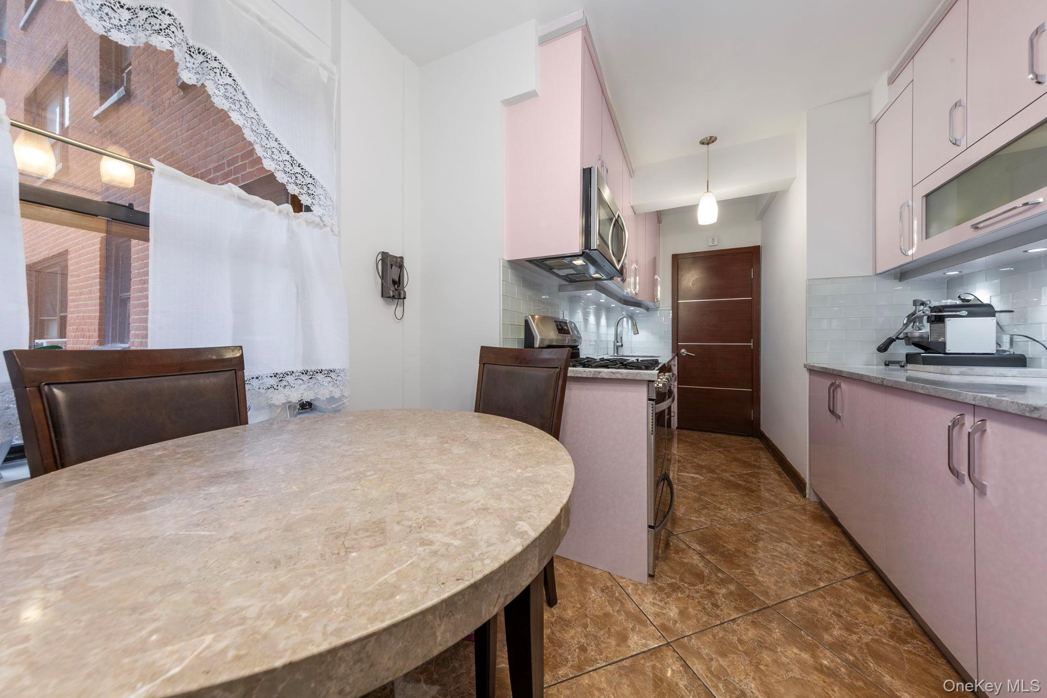 #5 photo, 99-72 66th Road, كوينز Rego Park , NY 11374