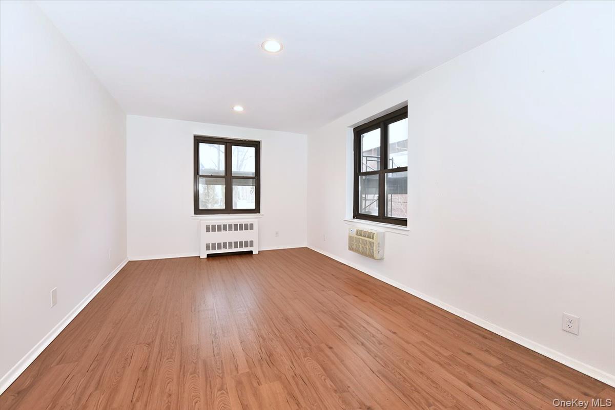 #14 photo, 15 HILL PARK Avenue, ग्रेट नेक Great Neck Plaza , NY 11021