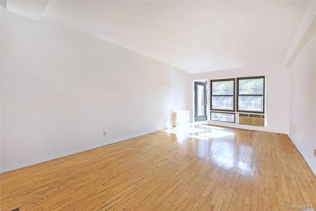 #6 photo, 15 HILL PARK Avenue, ग्रेट नेक Great Neck Plaza , NY 11021