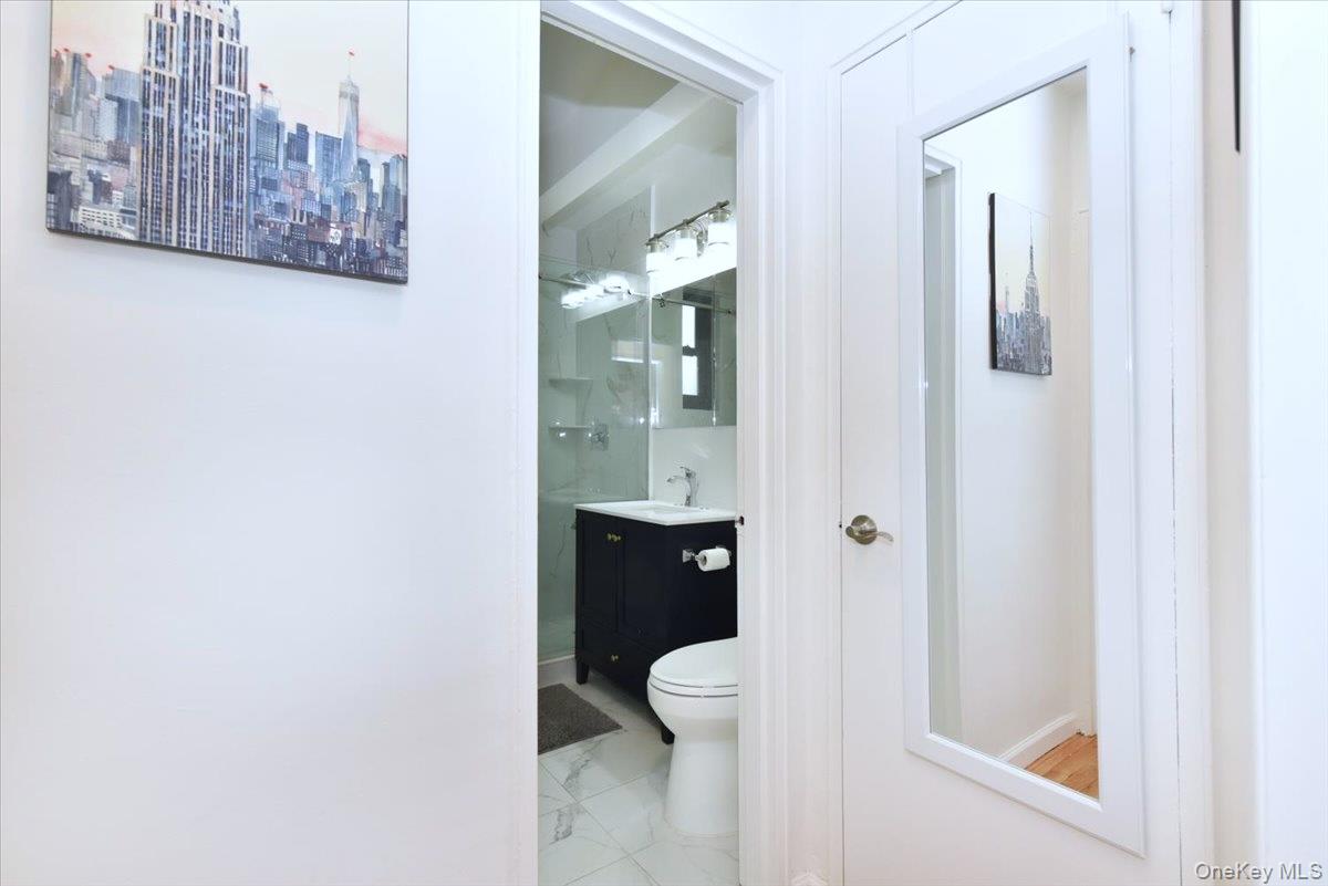 #8 photo, 15 HILL PARK Avenue, ग्रेट नेक Great Neck Plaza , NY 11021