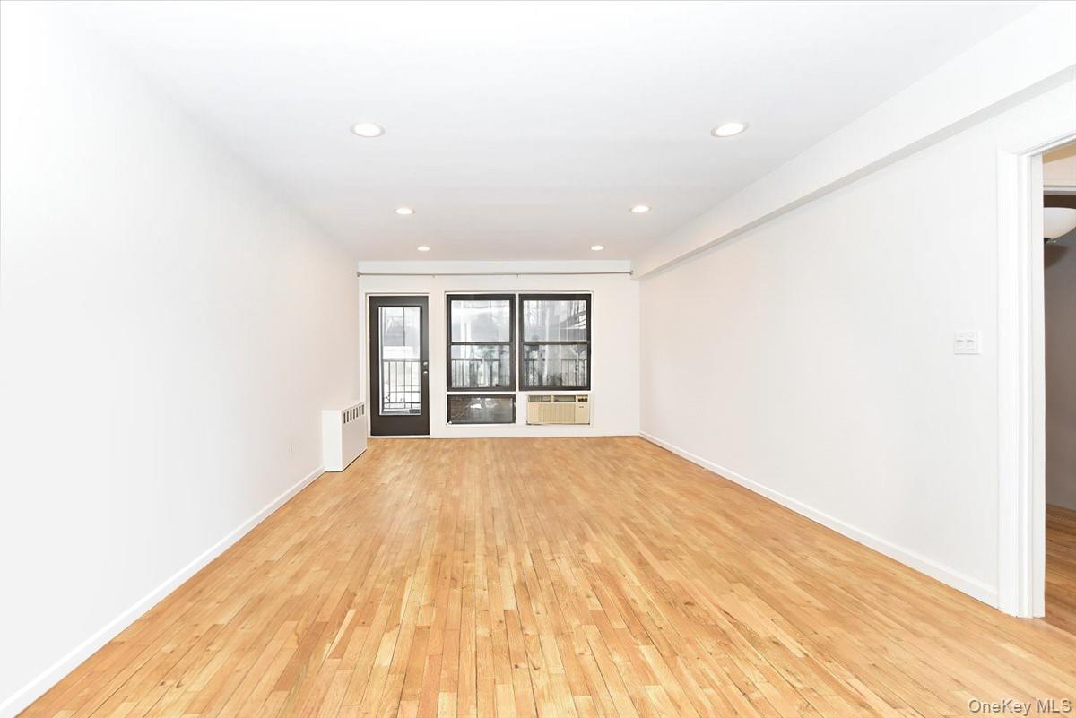 #9 photo, 15 HILL PARK Avenue, ग्रेट नेक Great Neck Plaza , NY 11021