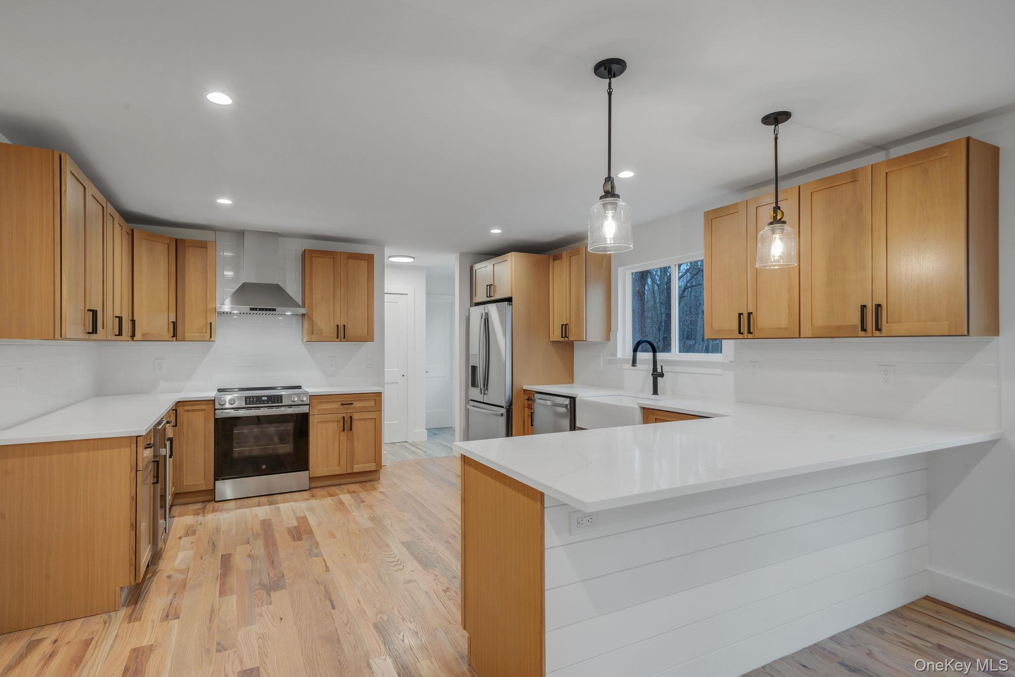 #4 photo, 39 Locust Avenue, Саффолк ‖ Medford , NY 11763