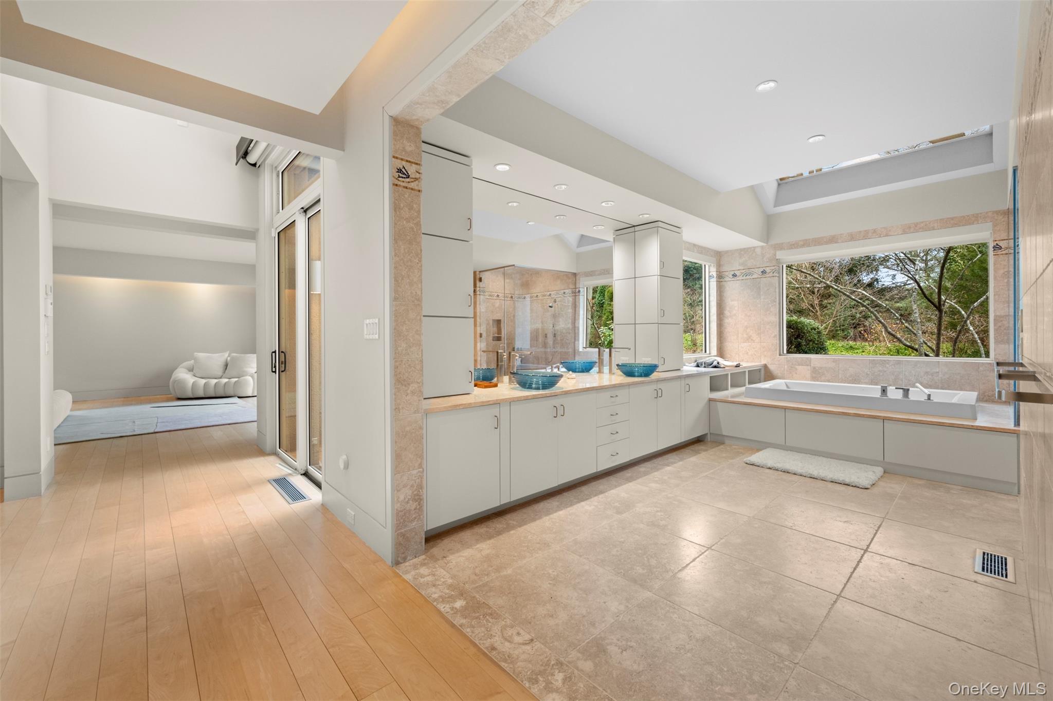 #11 photo, 121 Piping Rock Road, מחוז נסאו Locust Valley , NY 11560