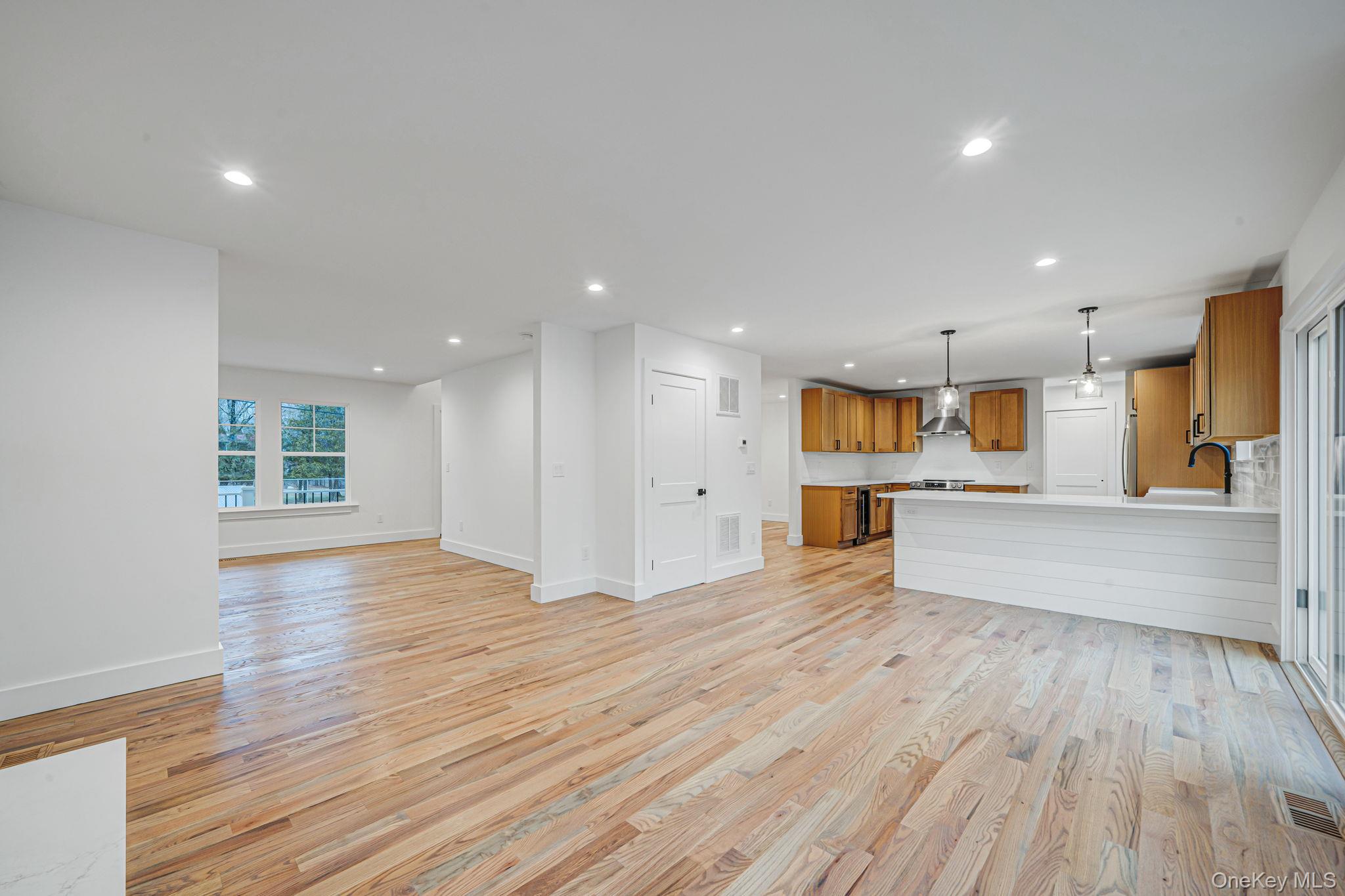 #10 photo, 63B Blydenburgh Road, Саффолк ‖ Centereach , NY 11720