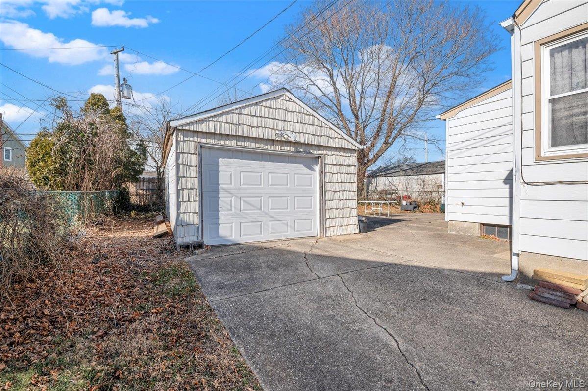 #12 photo, 9 Stanford Lane, Hicksville , NY 11801