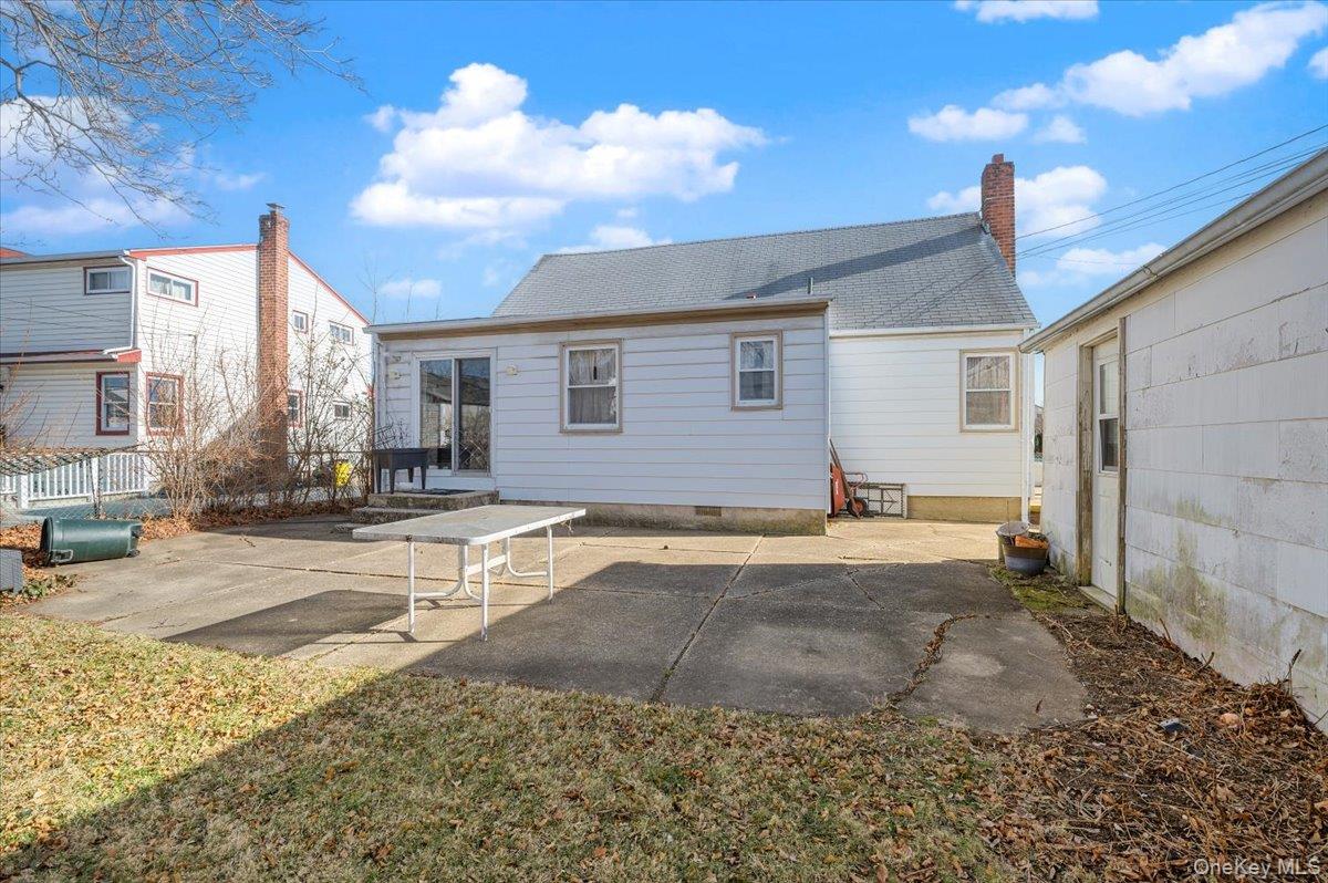 #13 photo, 9 Stanford Lane, Hicksville , NY 11801