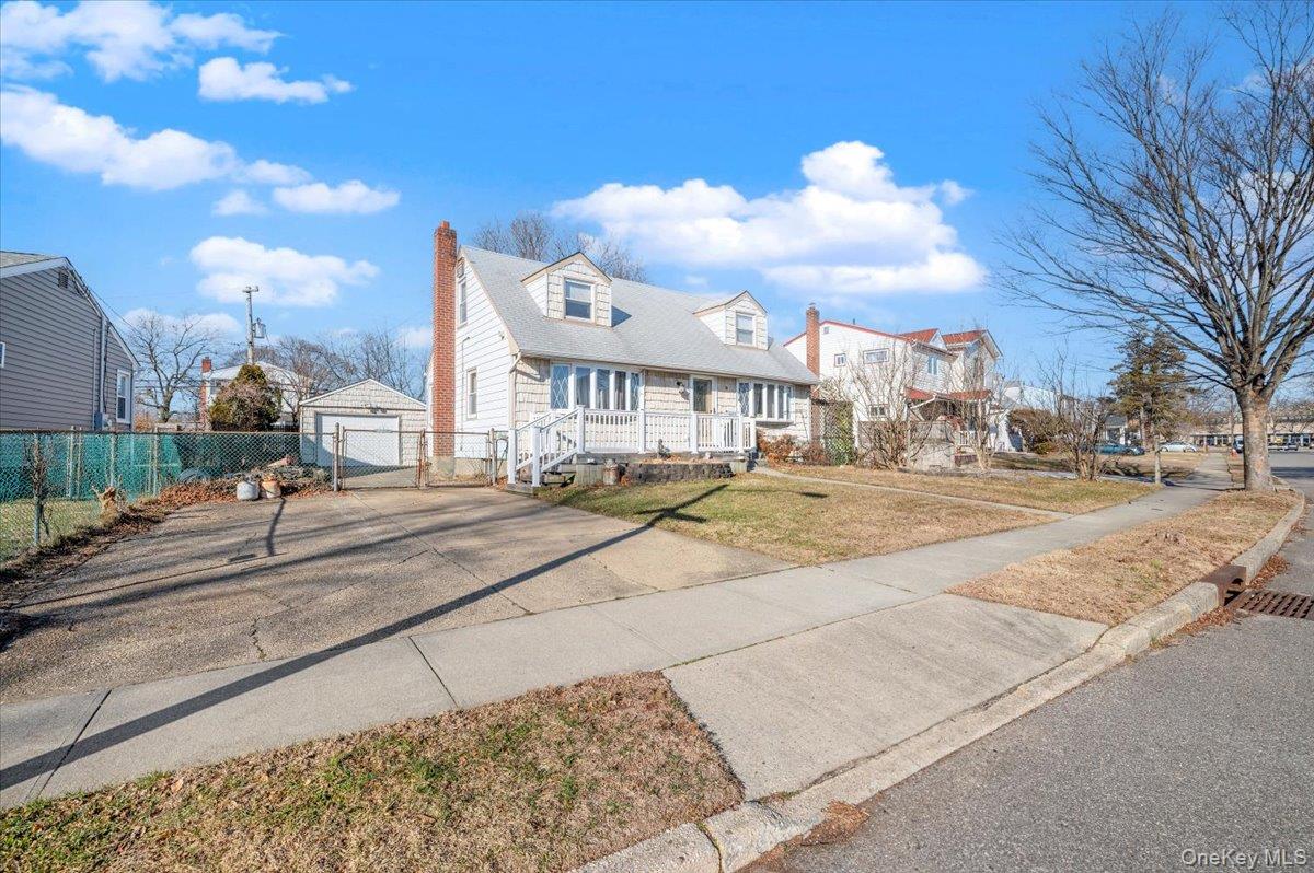 #14 photo, 9 Stanford Lane, Hicksville , NY 11801