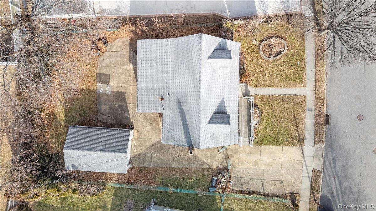 #16 photo, 9 Stanford Lane, Hicksville , NY 11801