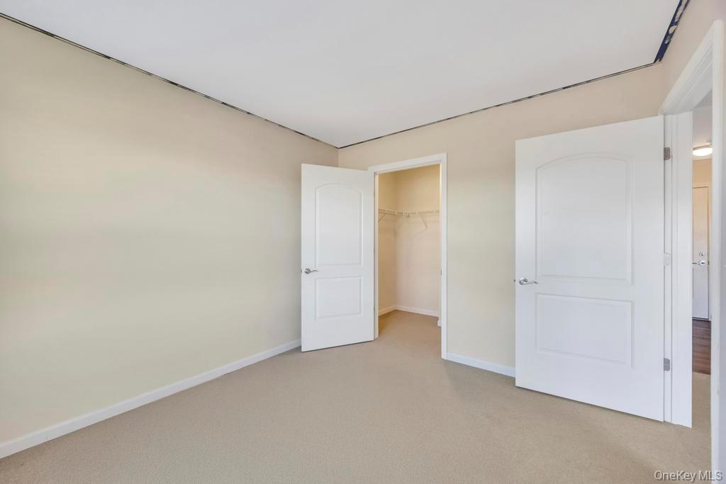 #15 photo, 1 Meadows Lane, מחוז סאפוק Yaphank , NY 11980