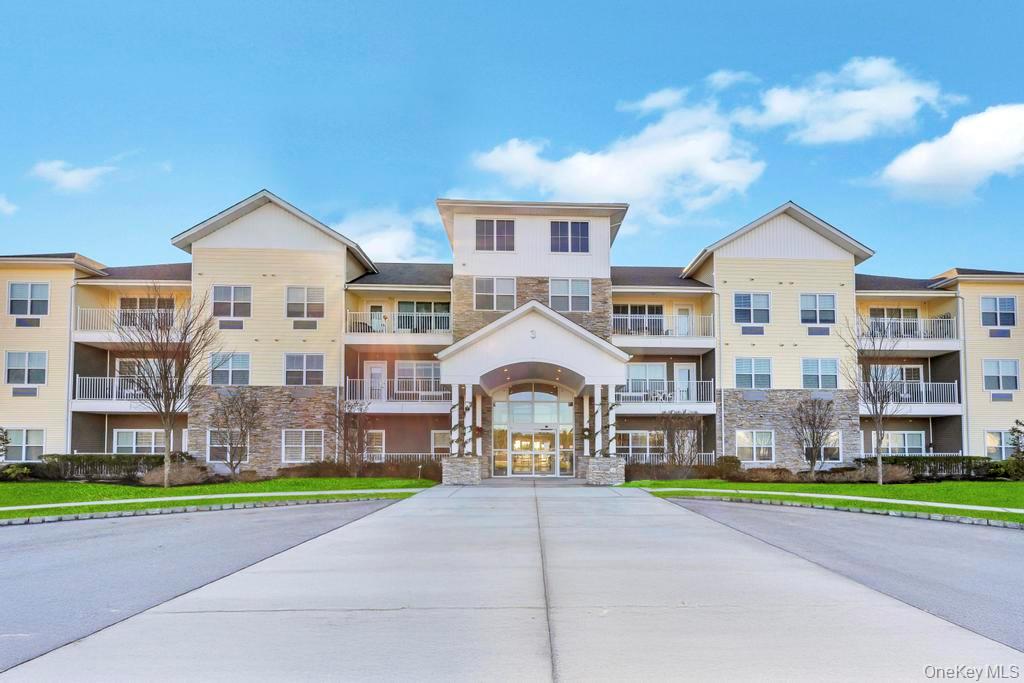 #3 photo, 1 Meadows Lane, מחוז סאפוק Yaphank , NY 11980