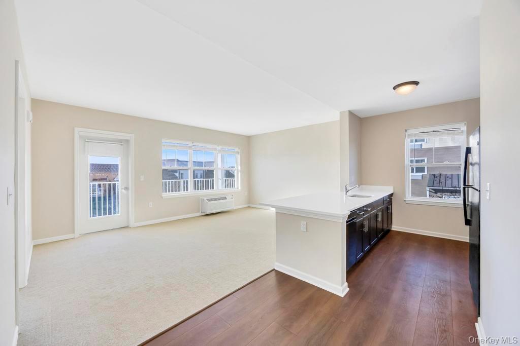 #10 photo, 1 Meadows Lane, מחוז סאפוק Yaphank , NY 11980