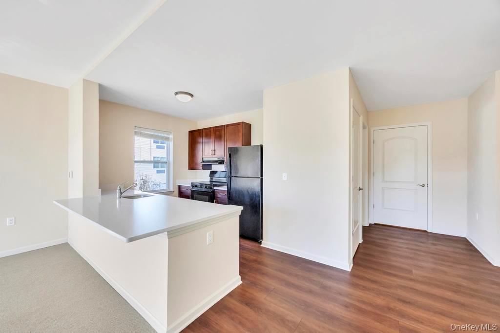 #11 photo, 1 Meadows Lane, מחוז סאפוק Yaphank , NY 11980