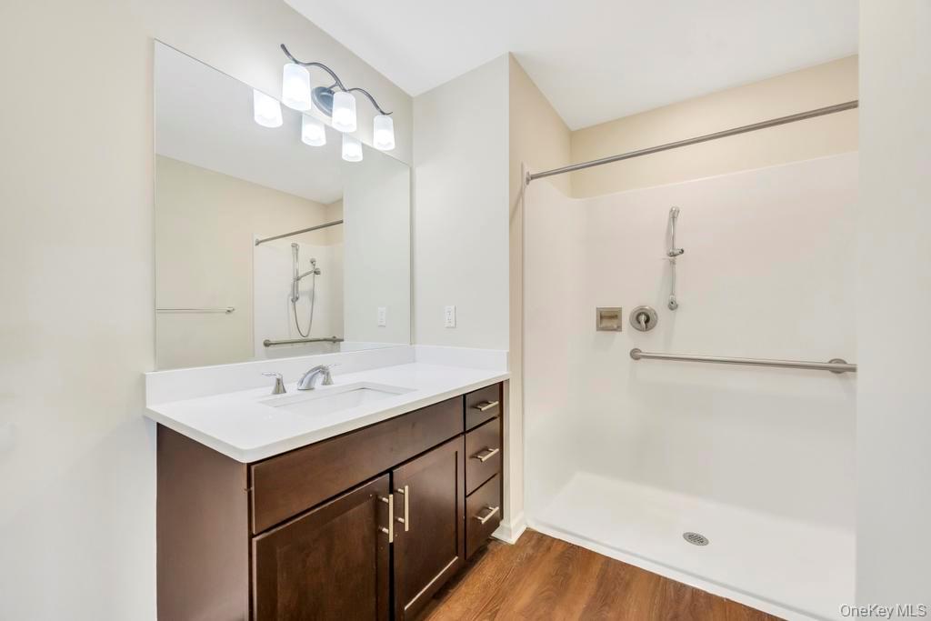 #18 photo, 1 Meadows Lane, מחוז סאפוק Yaphank , NY 11980