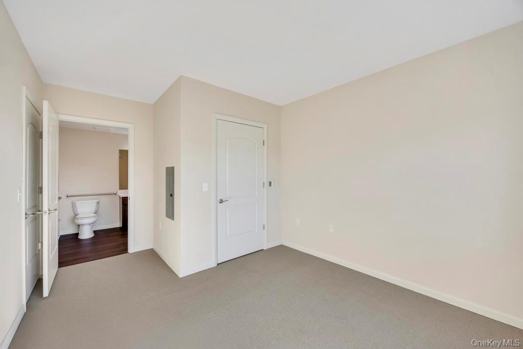 #20 photo, 1 Meadows Lane, מחוז סאפוק Yaphank , NY 11980