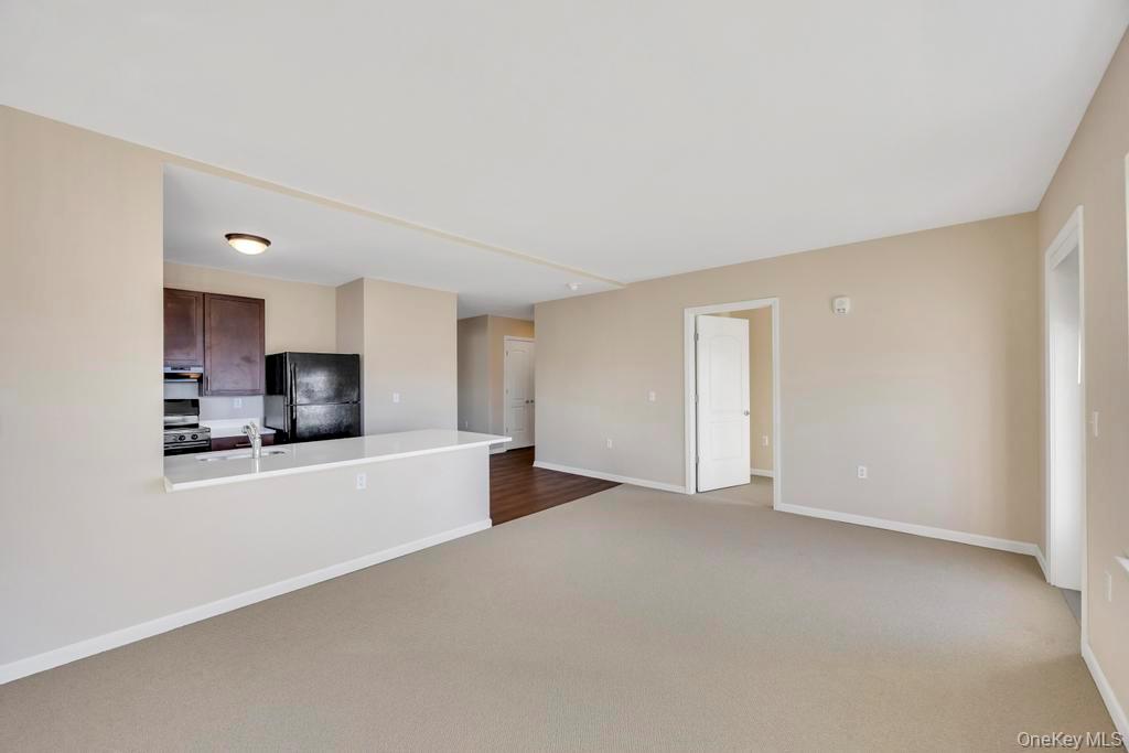 #8 photo, 1 Meadows Lane, מחוז סאפוק Yaphank , NY 11980