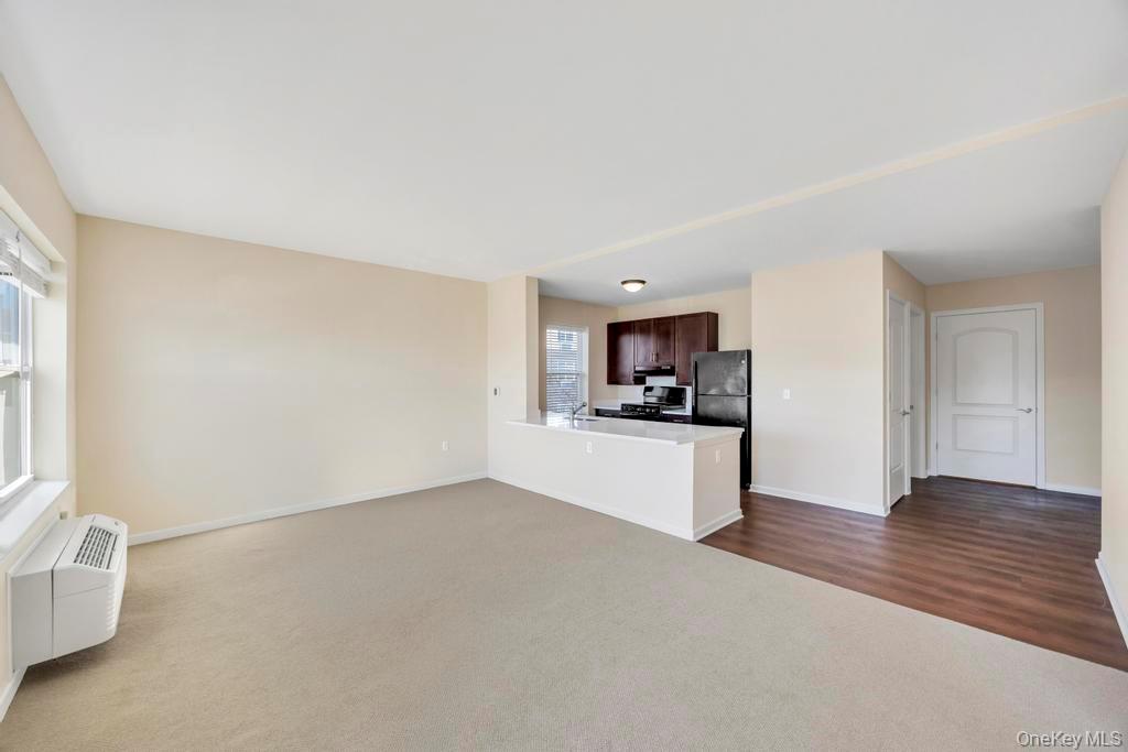 #9 photo, 1 Meadows Lane, מחוז סאפוק Yaphank , NY 11980