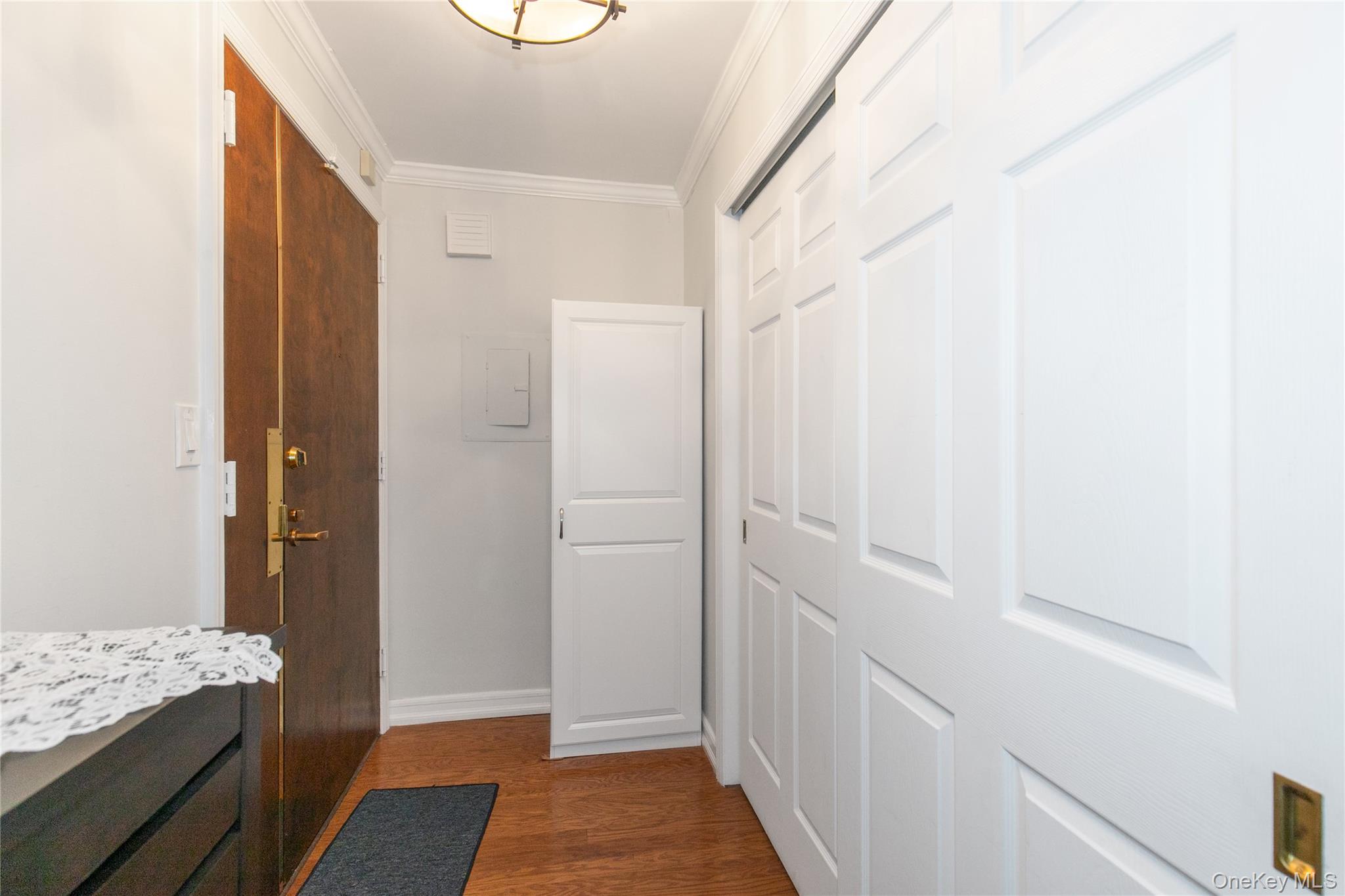 #15 photo, 12 Bond Street, Great Neck , NY 11021