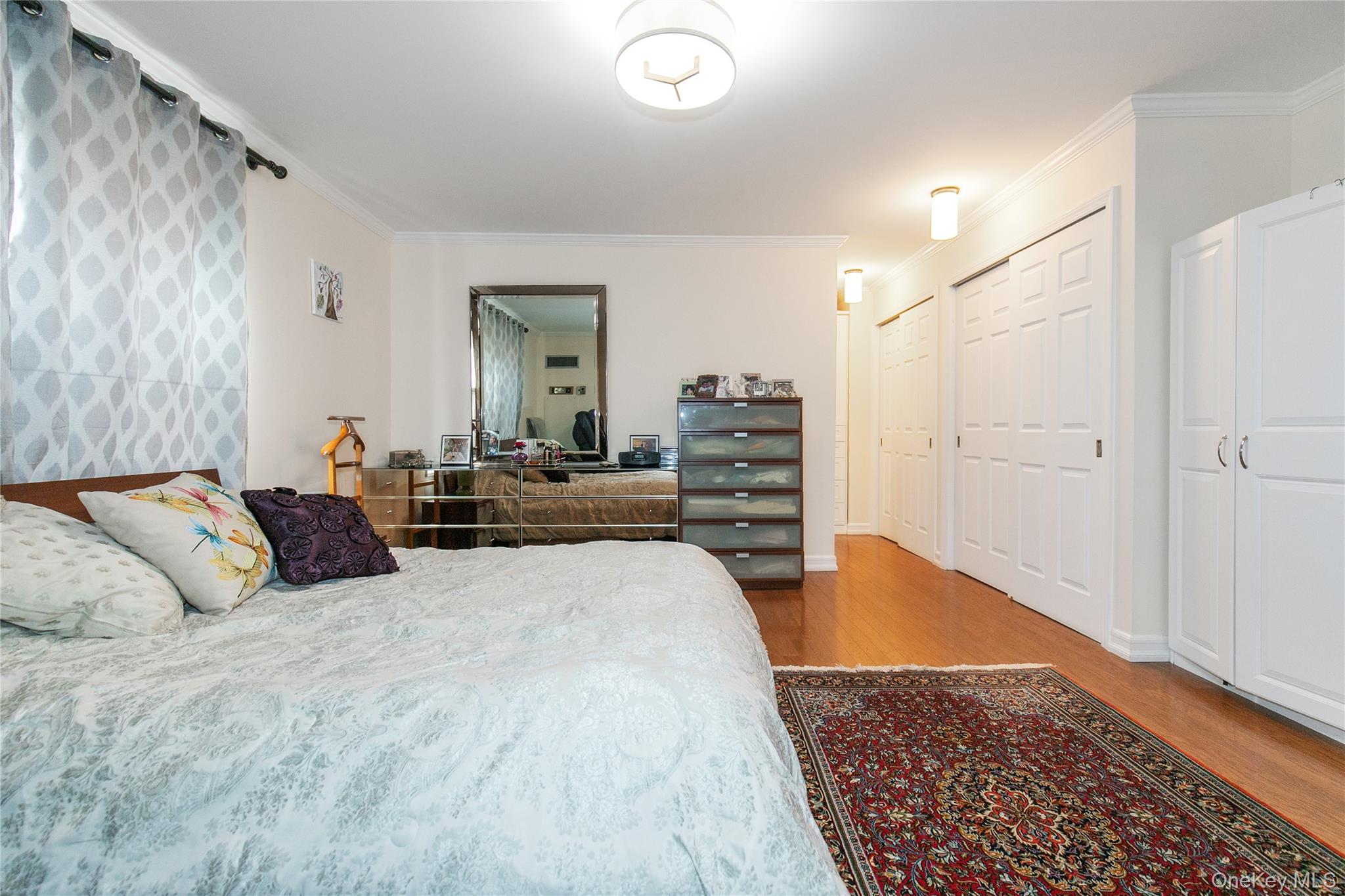 #17 photo, 12 Bond Street, Great Neck , NY 11021