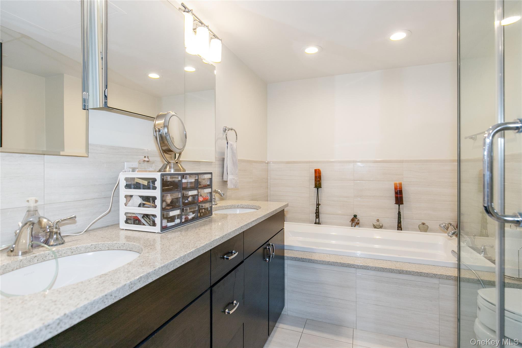 #19 photo, 12 Bond Street, Great Neck , NY 11021