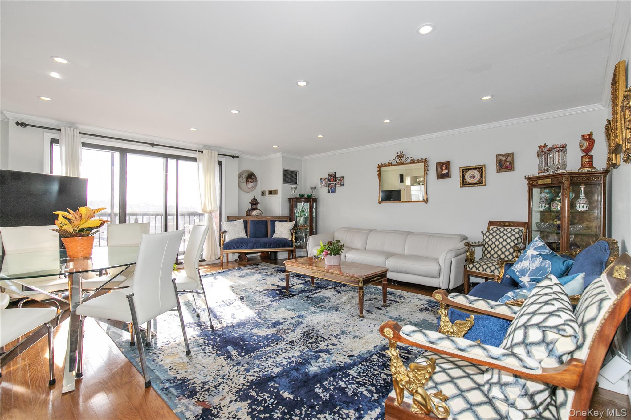 #3 photo, 12 Bond Street, Great Neck , NY 11021