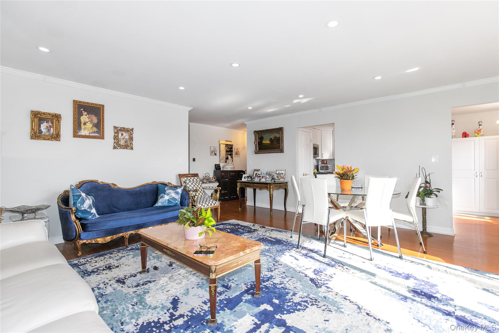 #5 photo, 12 Bond Street, Great Neck , NY 11021