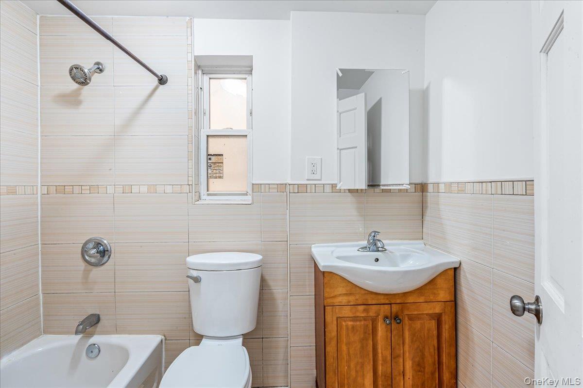 #16 photo, 953A E 217th Street, הברונקס Bronx , NY 10469