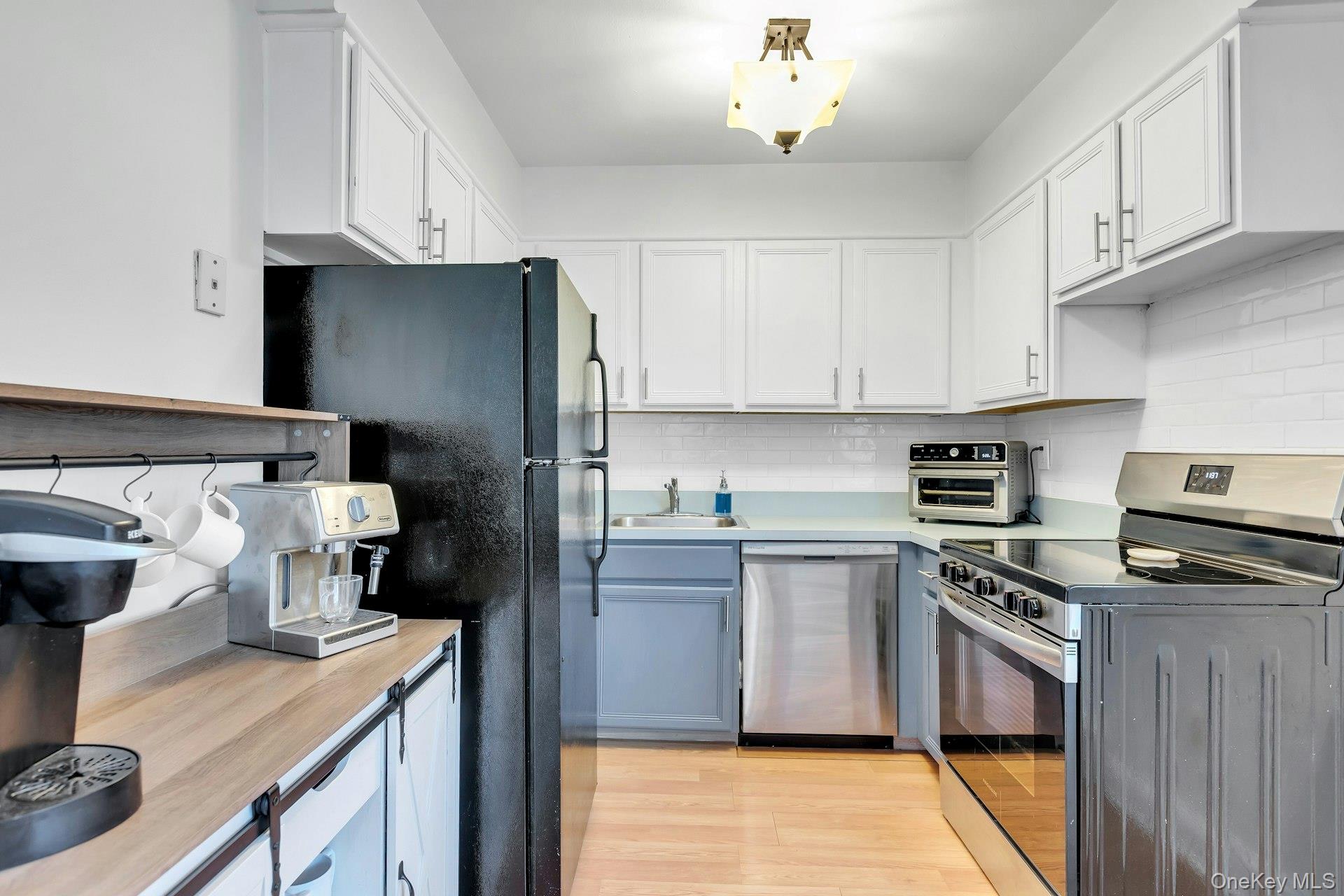 #11 photo, 40-67 4 Street, מחוז סאפוק Patchogue , NY 11772