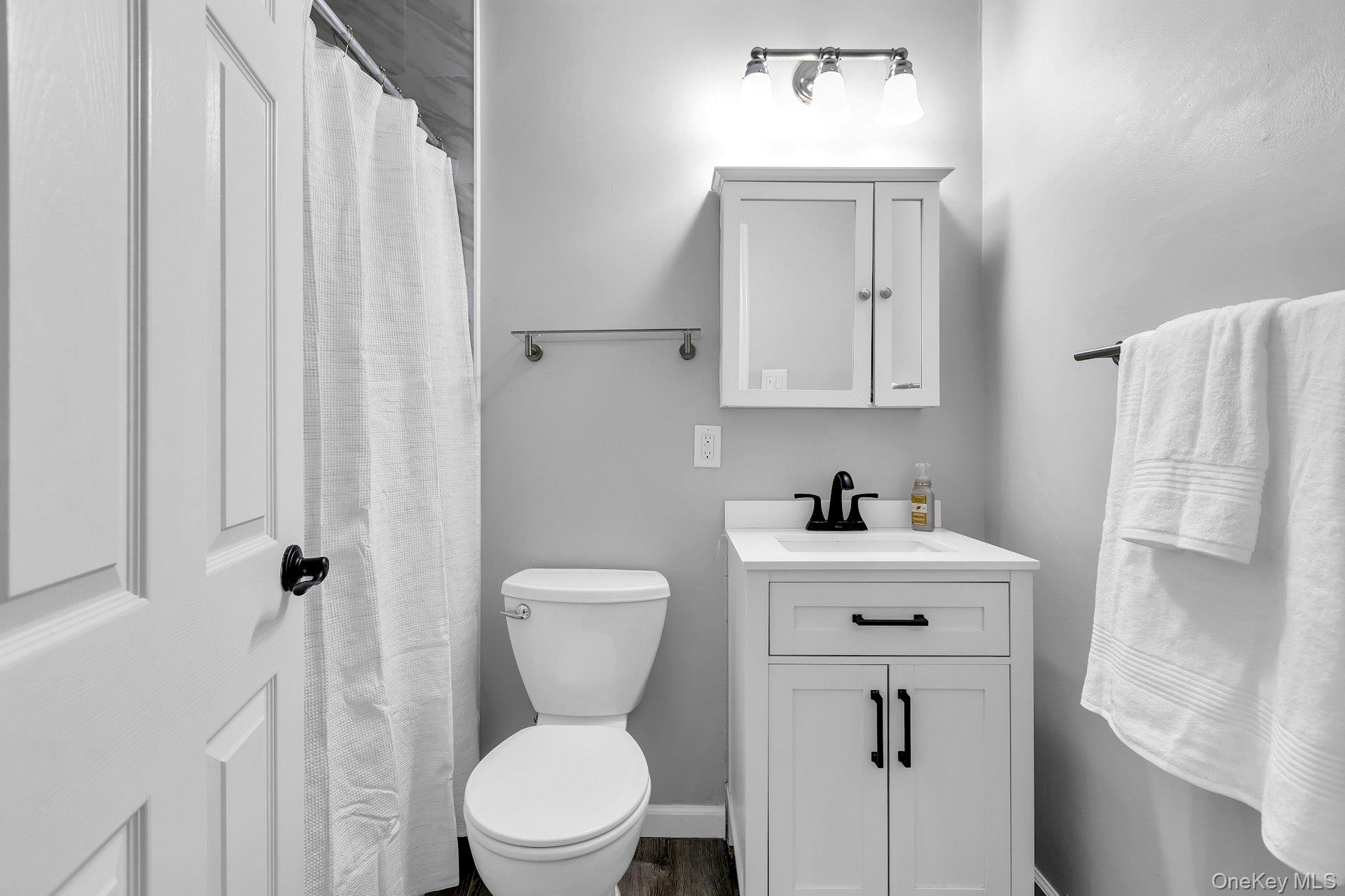 #17 photo, 40-67 4 Street, מחוז סאפוק Patchogue , NY 11772