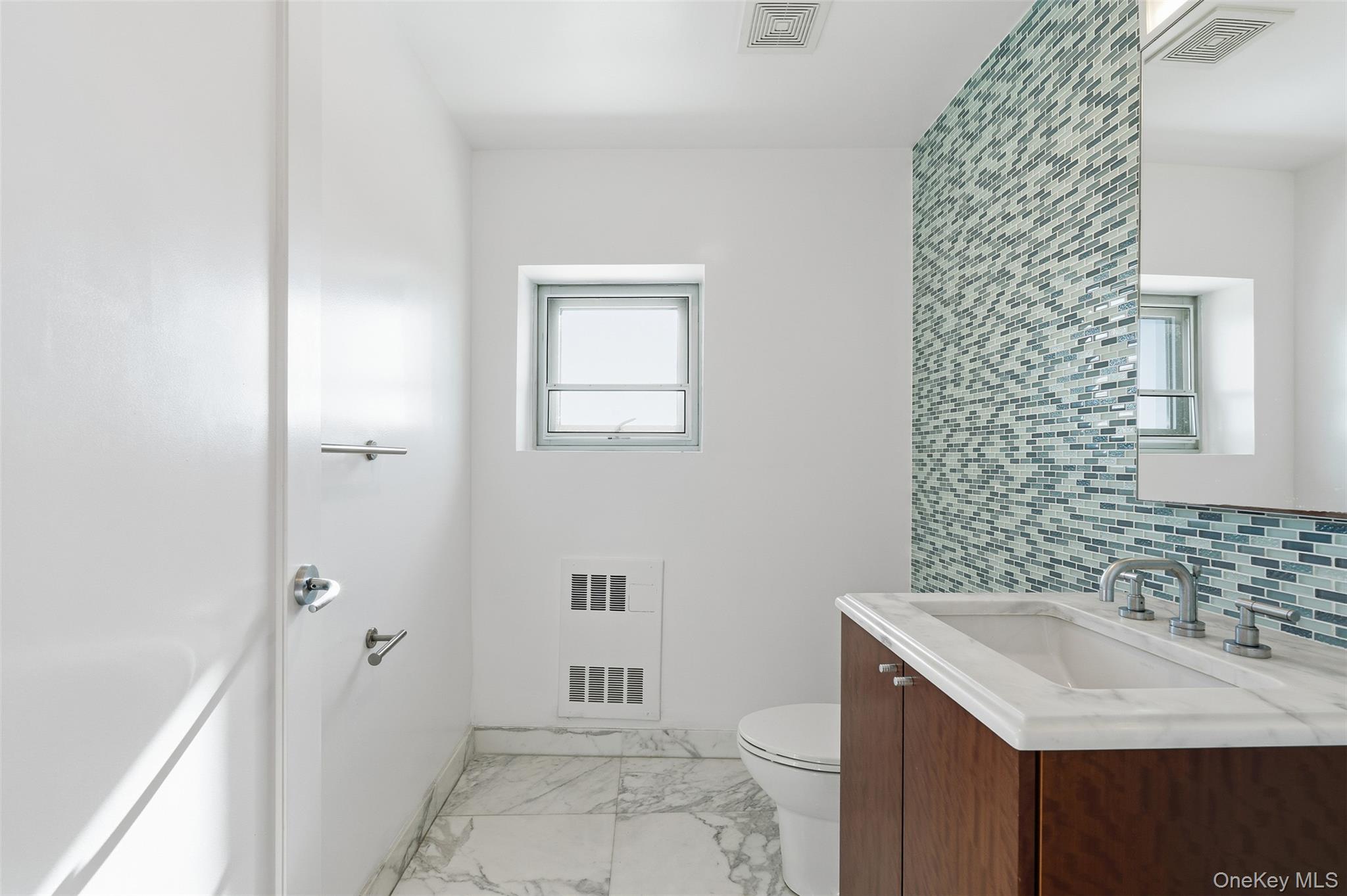 #10 photo, 3220 Arlington Avenue, Bronx , NY 10463