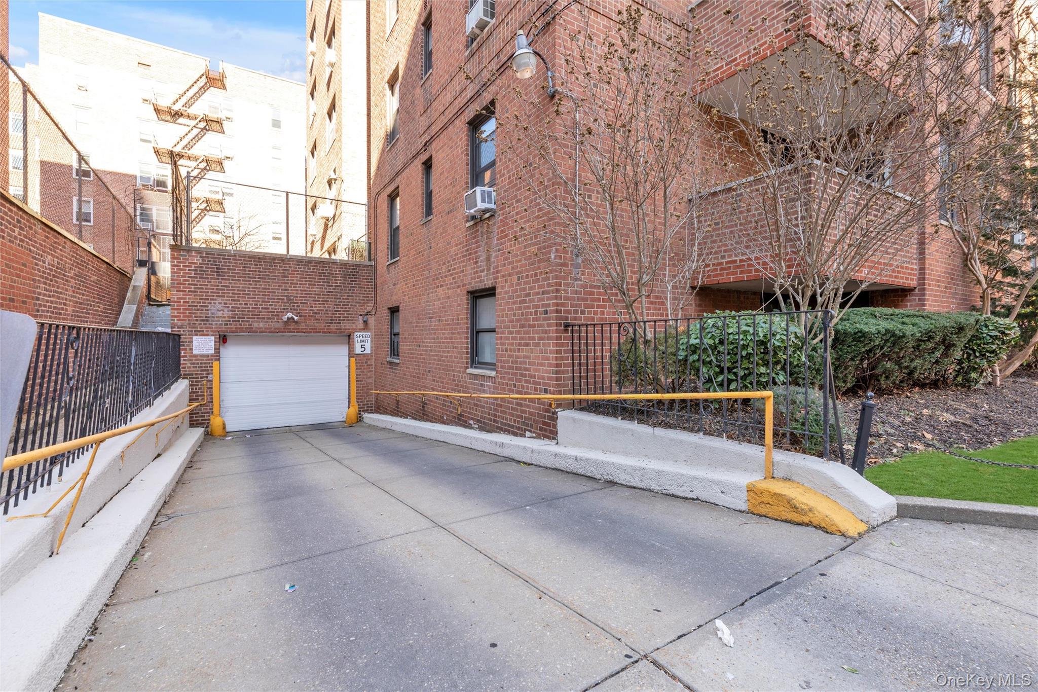 #12 photo, 110-45 71St Road, फॉरेस्ट हिल्स Forest Hills , NY 11375