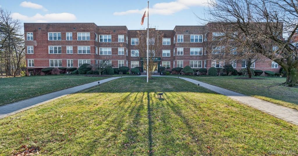 #2 photo, 366 Stewart Avenue, 롱 아일랜드 Garden City , NY 11530