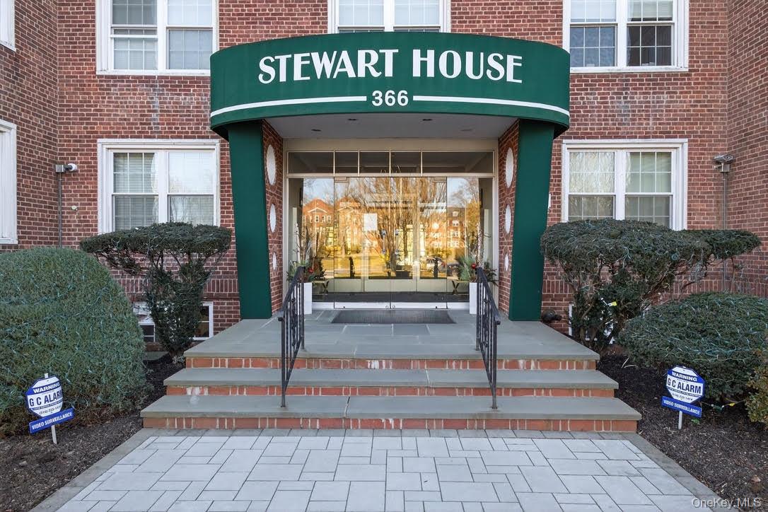 #3 photo, 366 Stewart Avenue, 롱 아일랜드 Garden City , NY 11530