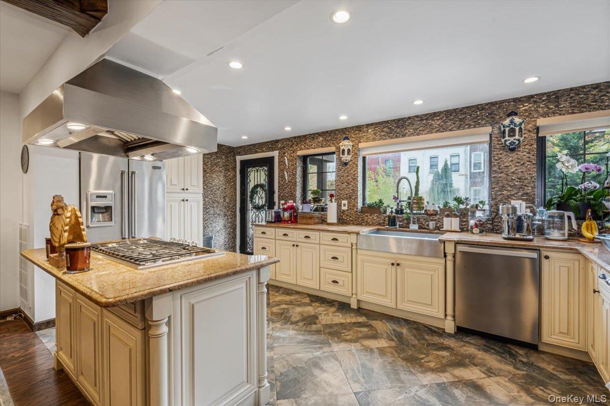 #7 photo, 68-48 Fleet Street, קווינס Forest Hills , NY 11375