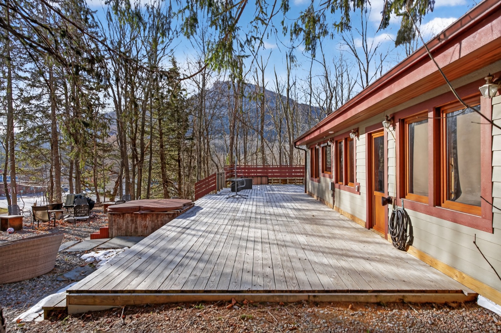 #1 photo, 21 Garfield Ave, Hunter , NY 12442