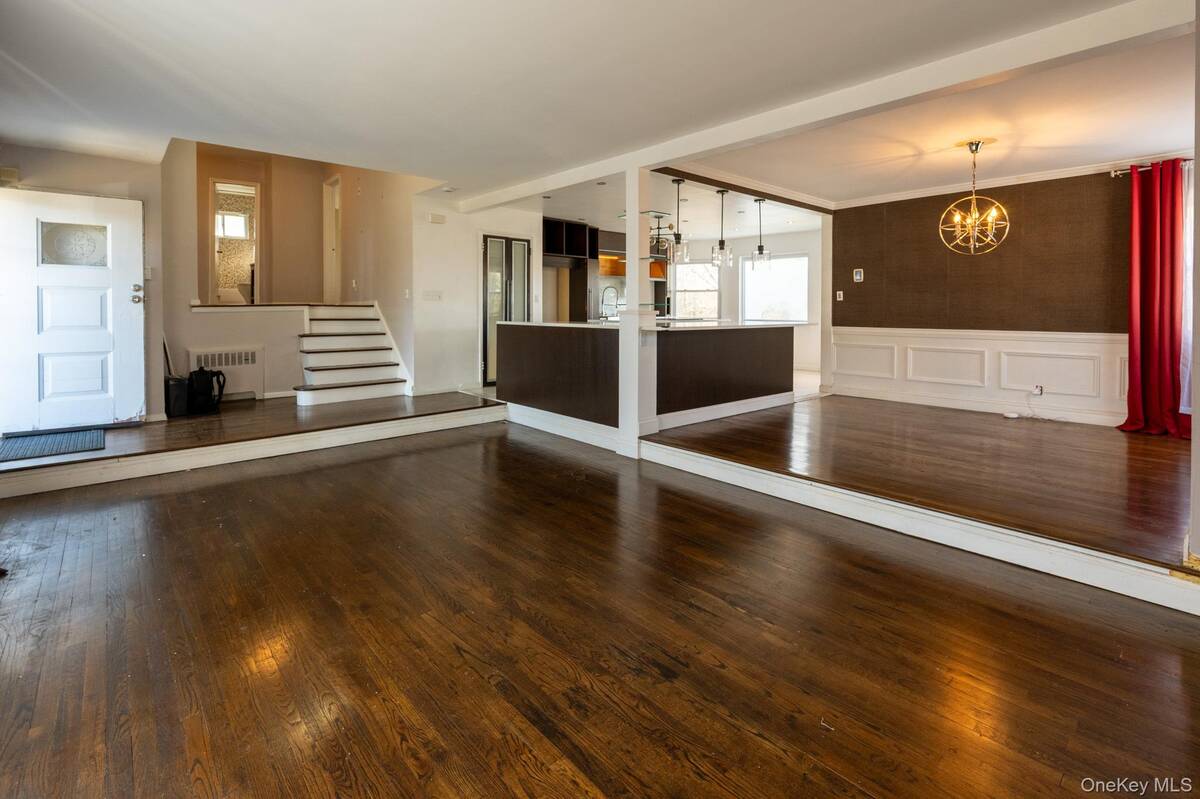 #10 photo, 21 Norton Drive, नासाउ काउंटी Roosevelt , NY 11575