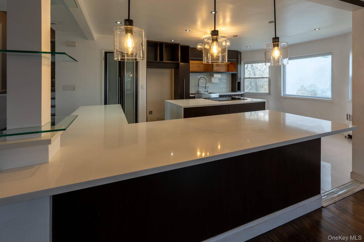 #4 photo, 21 Norton Drive, नासाउ काउंटी Roosevelt , NY 11575