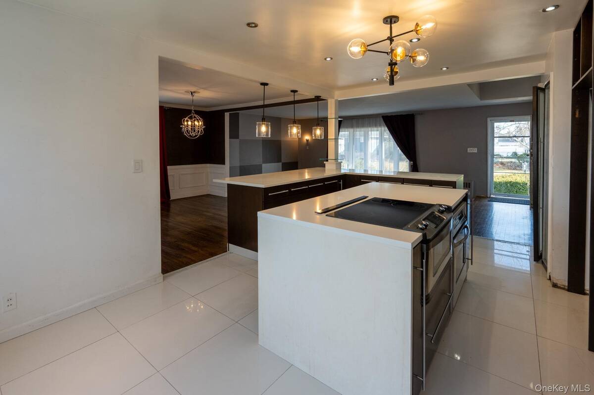 #6 photo, 21 Norton Drive, नासाउ काउंटी Roosevelt , NY 11575