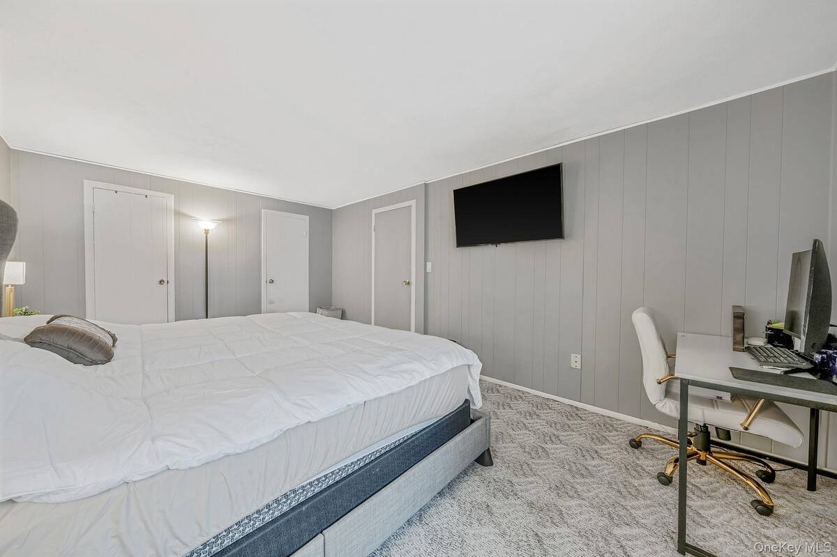 #14 photo, 202 Birchwood Road, Саффолк ‖ Medford , NY 11763