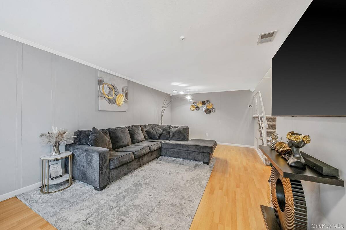 #2 photo, 202 Birchwood Road, Саффолк ‖ Medford , NY 11763